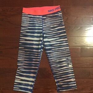 Nike Pro crop workout pants